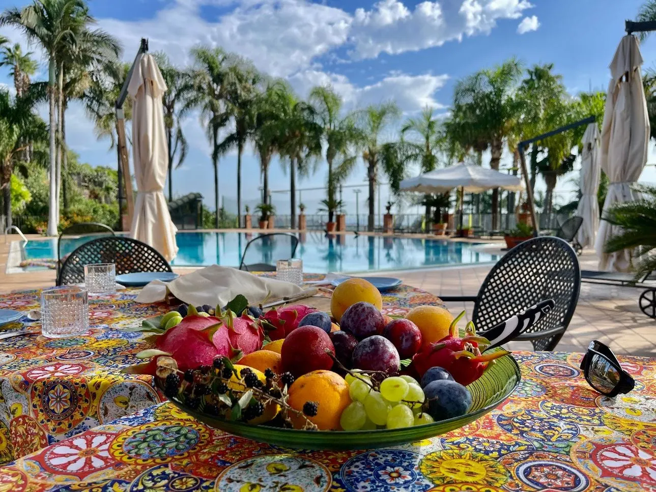 Frutta fresca a bordo piscina