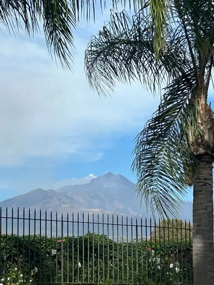 L'Etna visto dal giardino