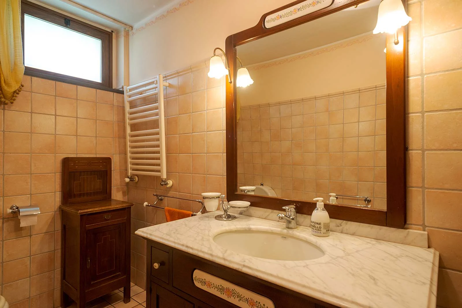 Camera Tripla 4
